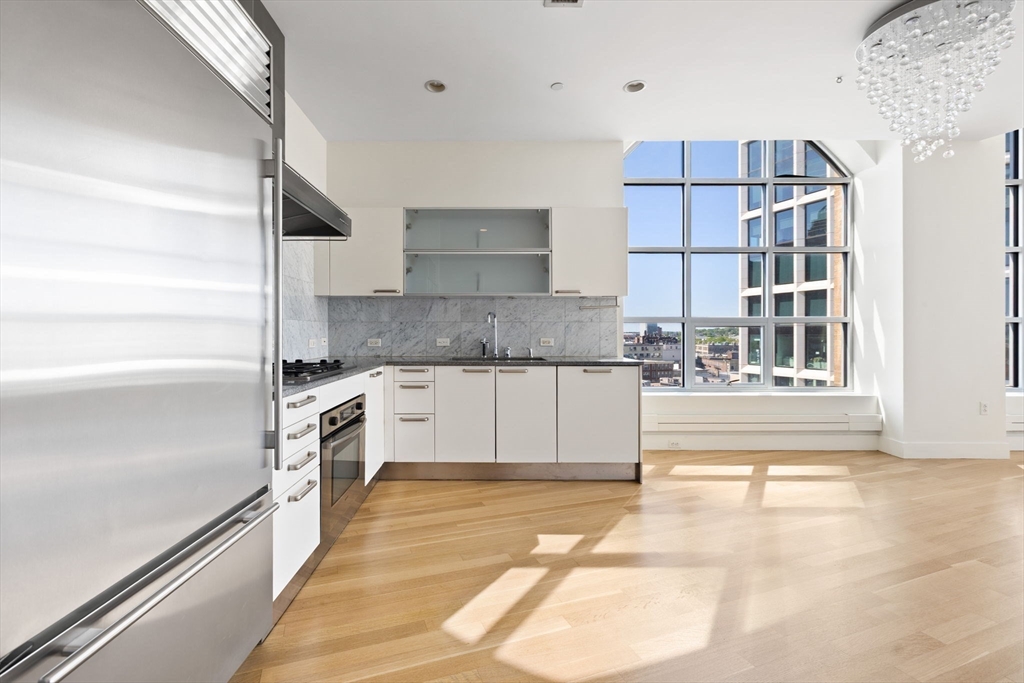 360 Newbury St, Back Bay