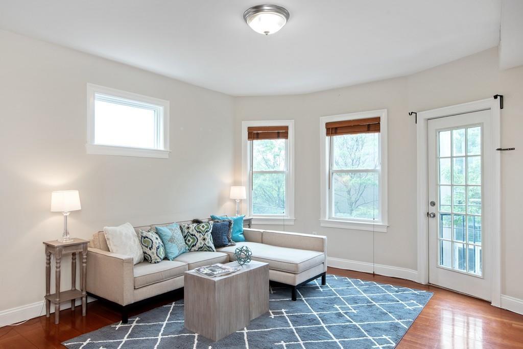2 bed, 1 bath apartment for rent at 226 Banks St Unit 4, Harvard Square