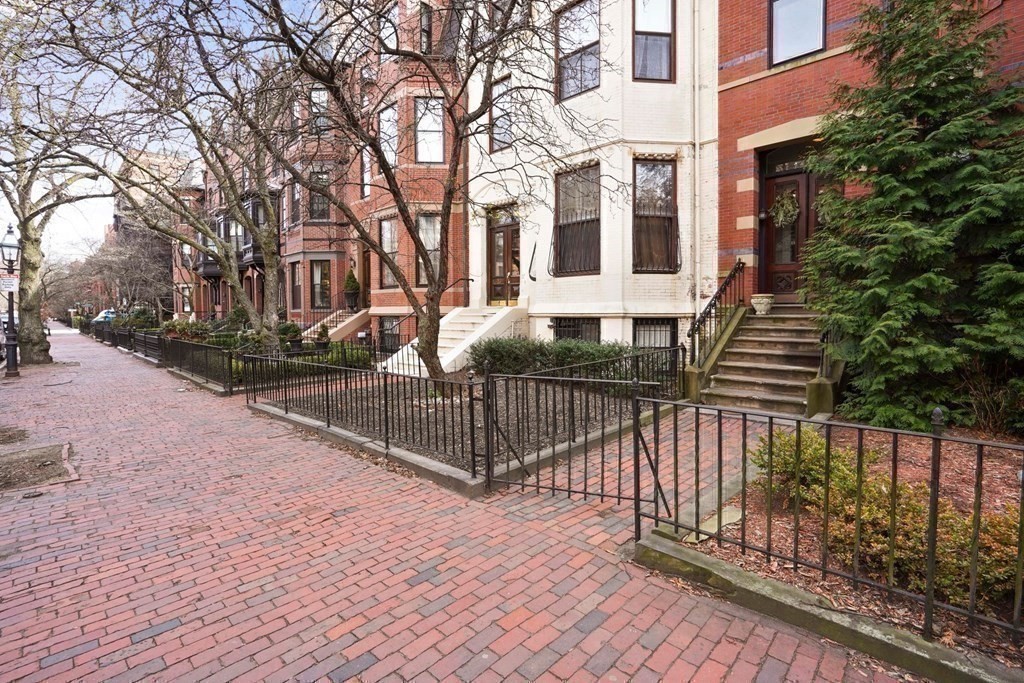 296 Marlborough St, Back Bay