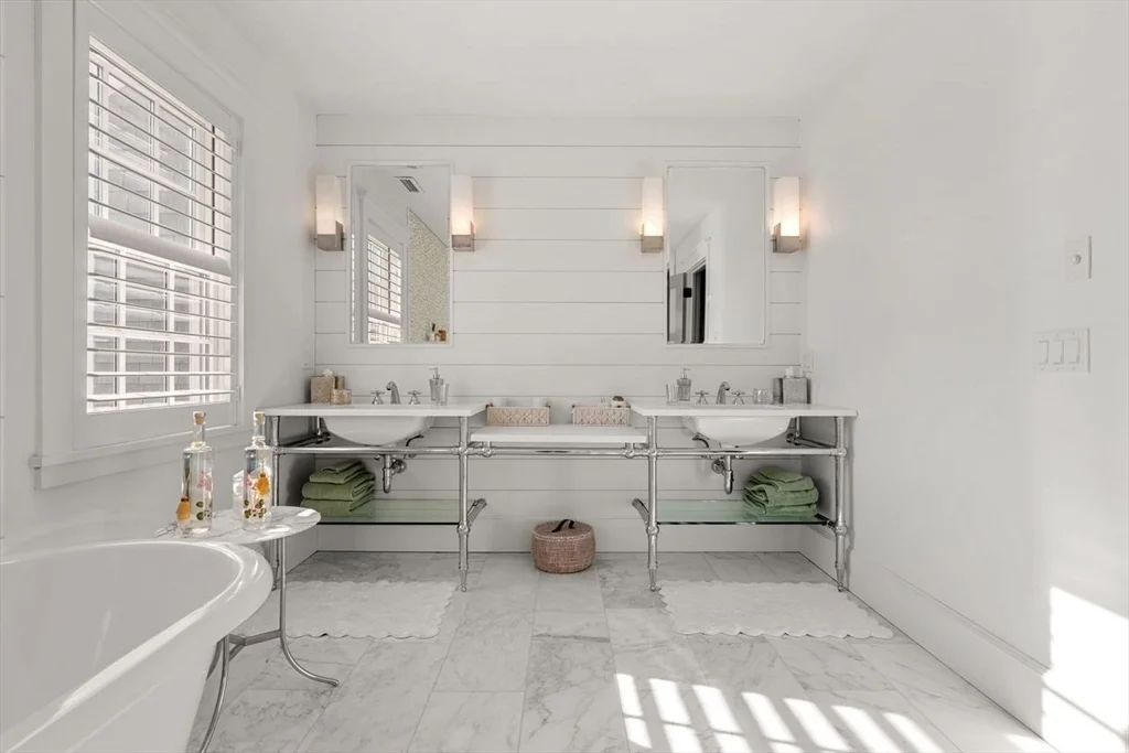 34 Brewster Rd, Monomoy