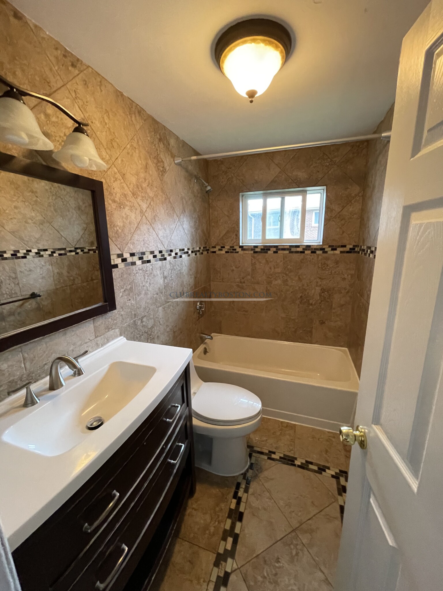 2 bed, 1 bath apartment for rent at 17 Oxford Circle Unit 0, Belmont — photo 2 of 2