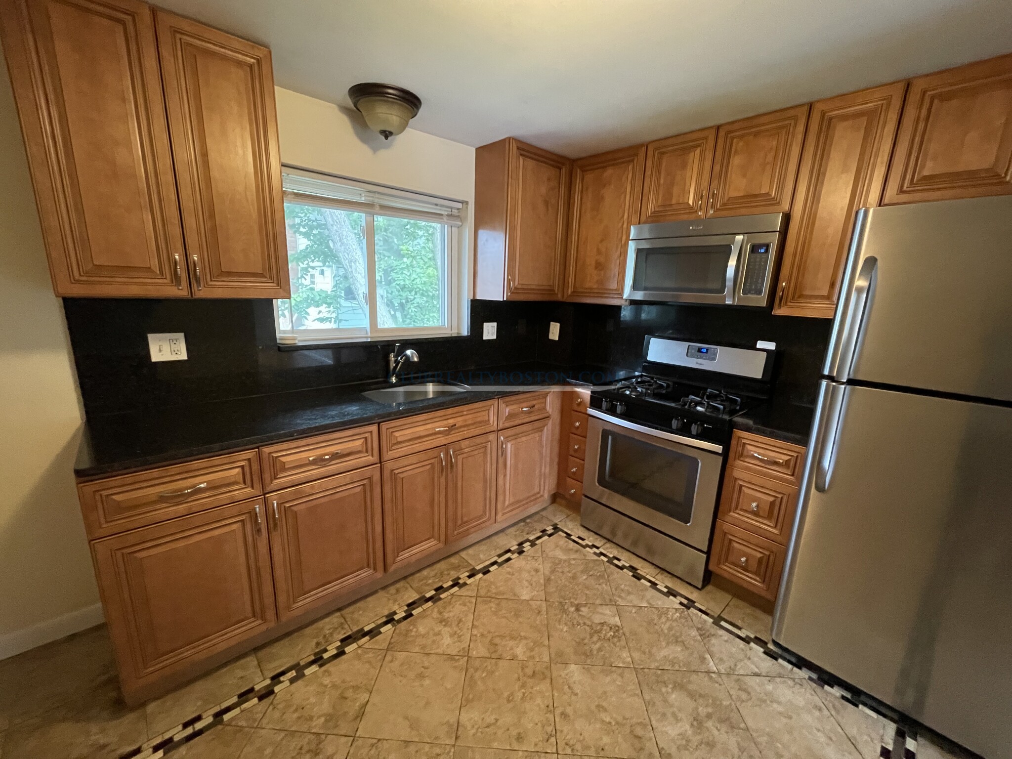 2 bed, 1 bath apartment for rent at 17 Oxford Circle Unit 0, Belmont