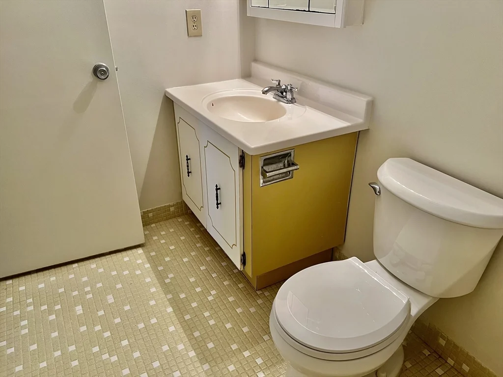 1004 Paradise Rd, Swampscott