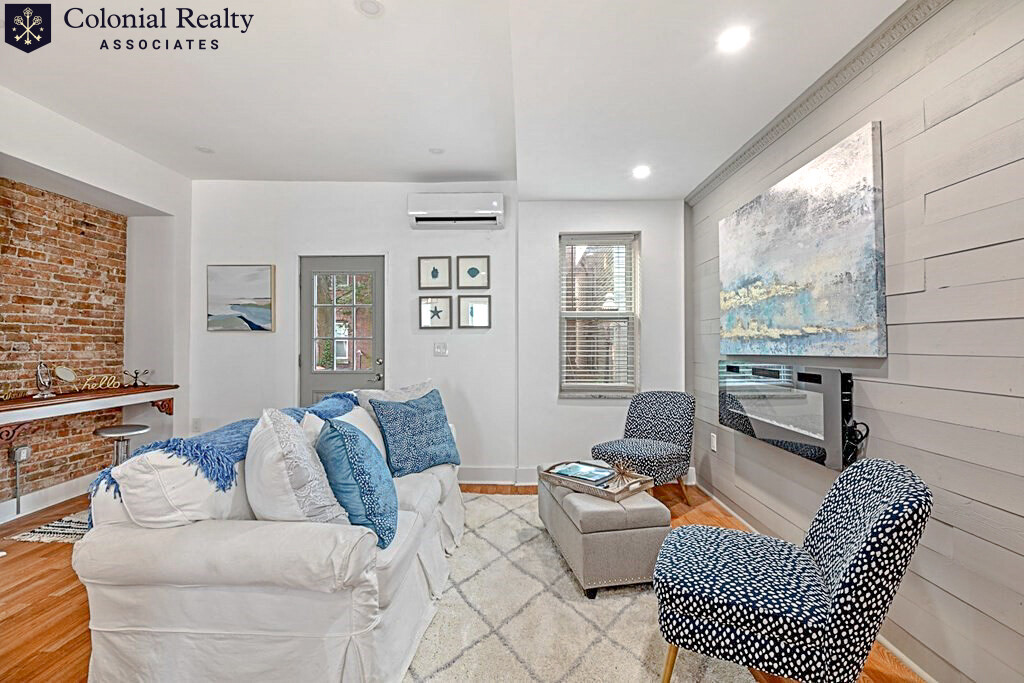 27 Swallow St, South Boston