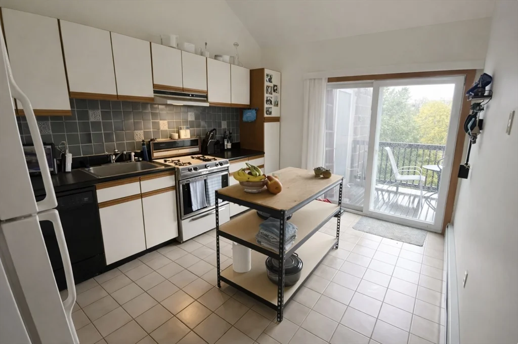 30 Newbern St, Jamaica Plain