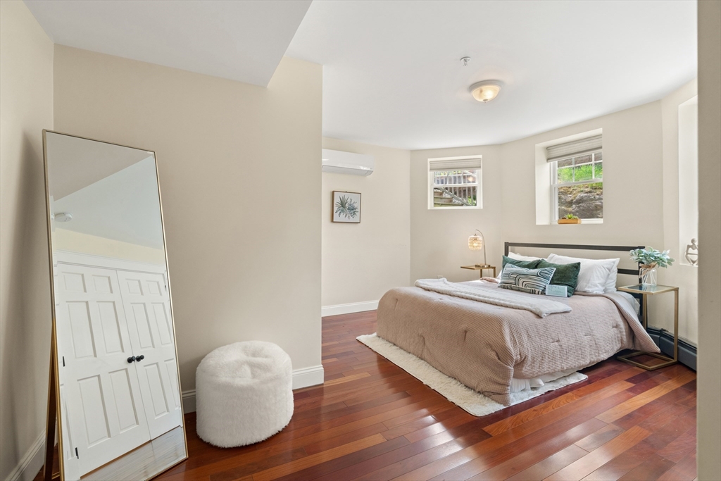 15 Millmont St, Roxbury