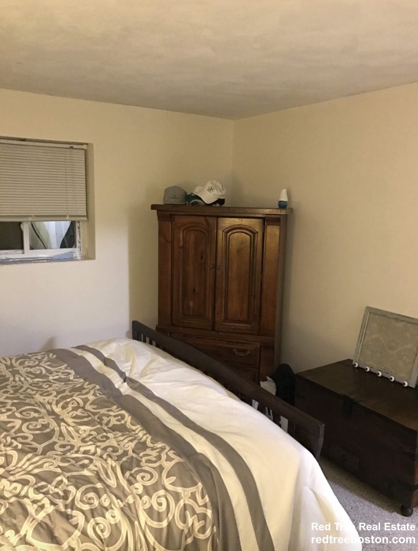 35 Westgate Rd, Chestnut Hill