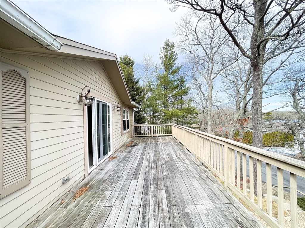 92 James Cir, Mashpee