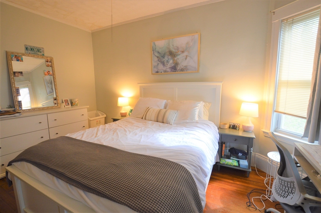 14 Breck Ave, Oak Square