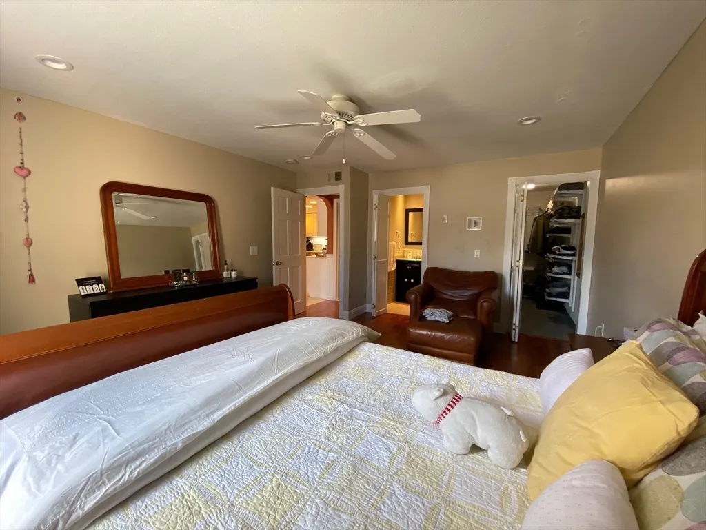 4 Shadowbrook Ln, Milford