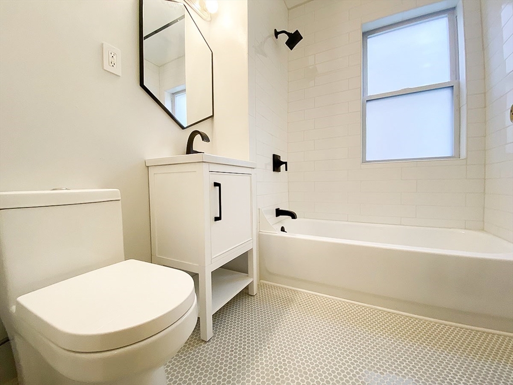 4 Banks St, Davis Square