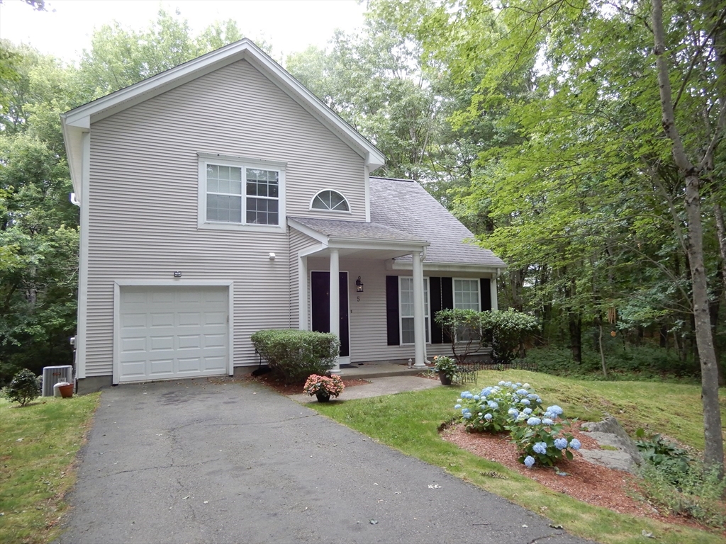 5 Bradshaw Ln, Foxboro