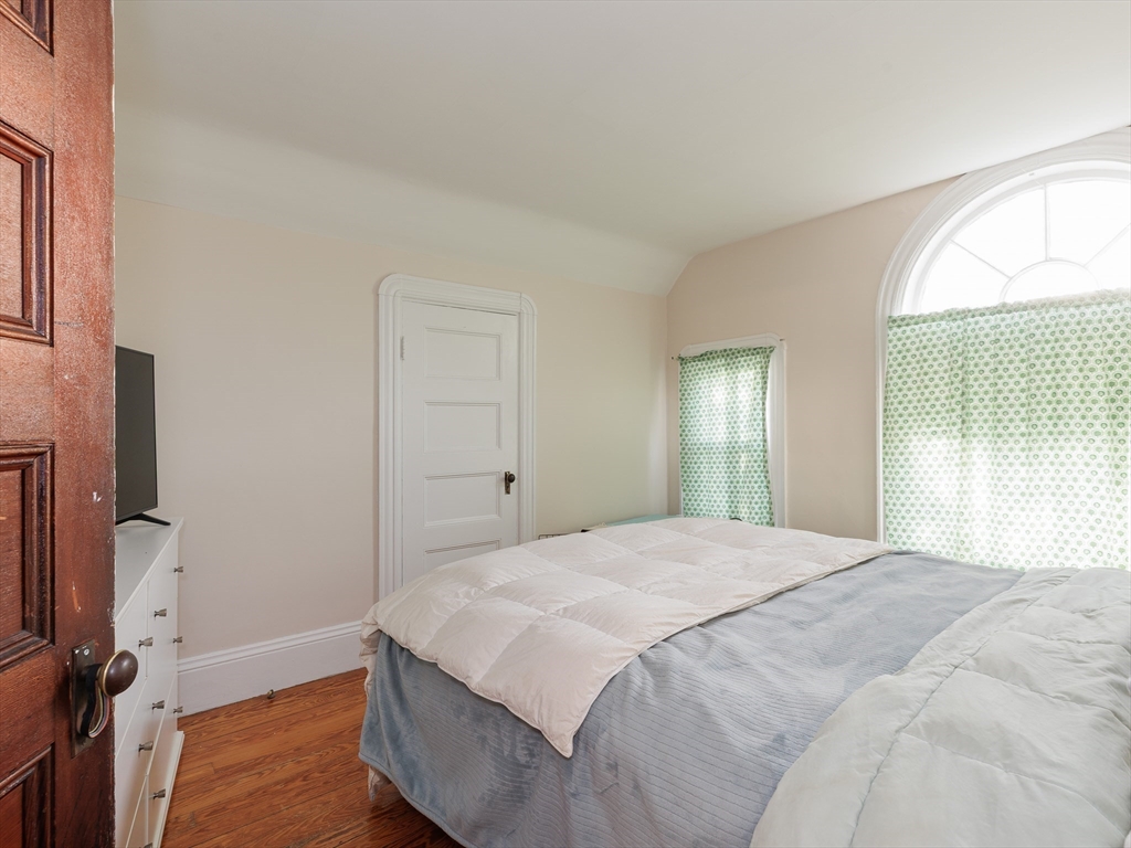 13 Oxford Ave, Belmont