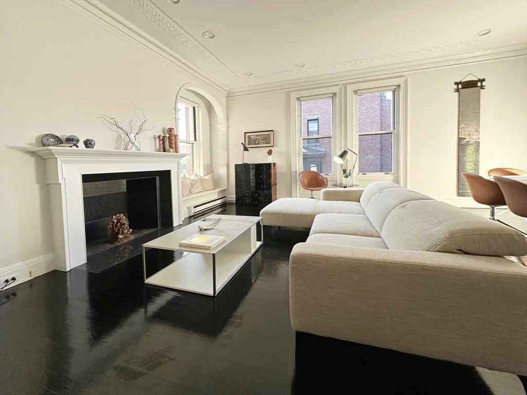 17 Gloucester St, Back Bay