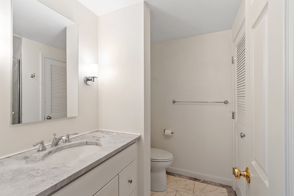 12 Morse Ct, Manchester