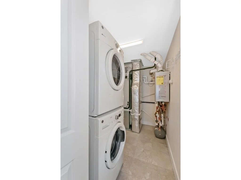 321 Hammond Pond Pkwy, Chestnut Hill