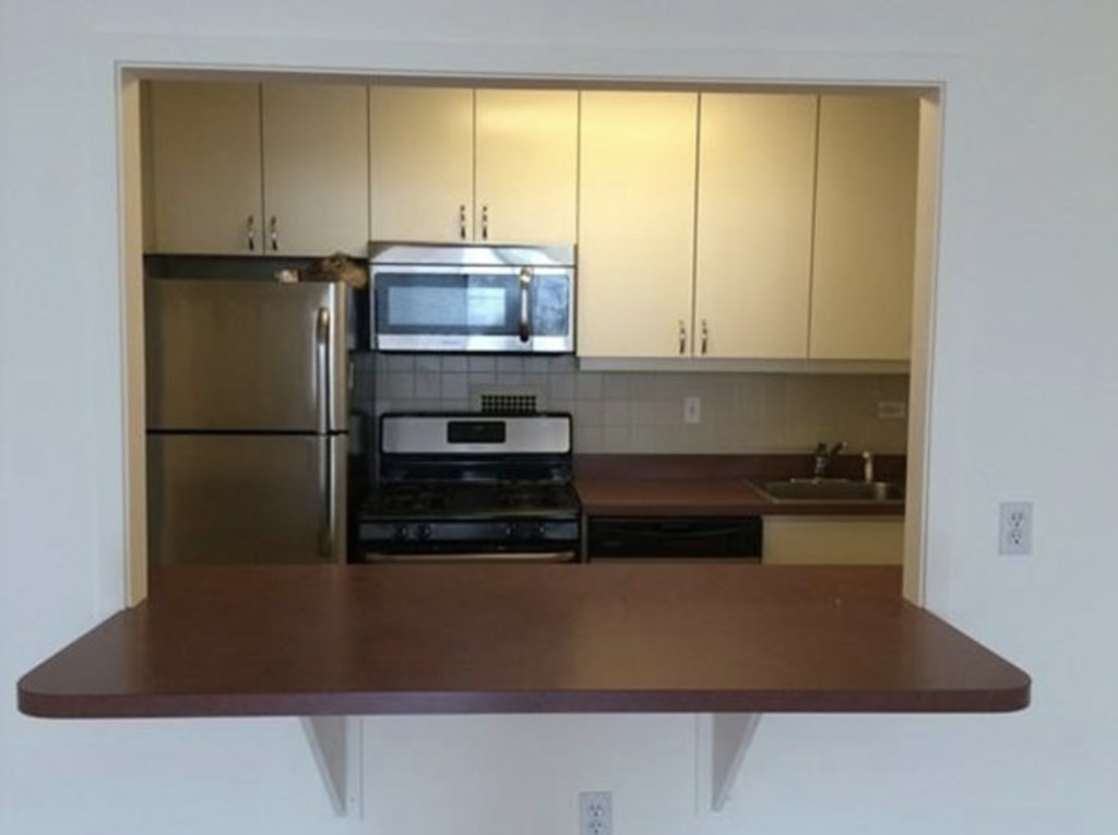 8 Whittier Pl, West End