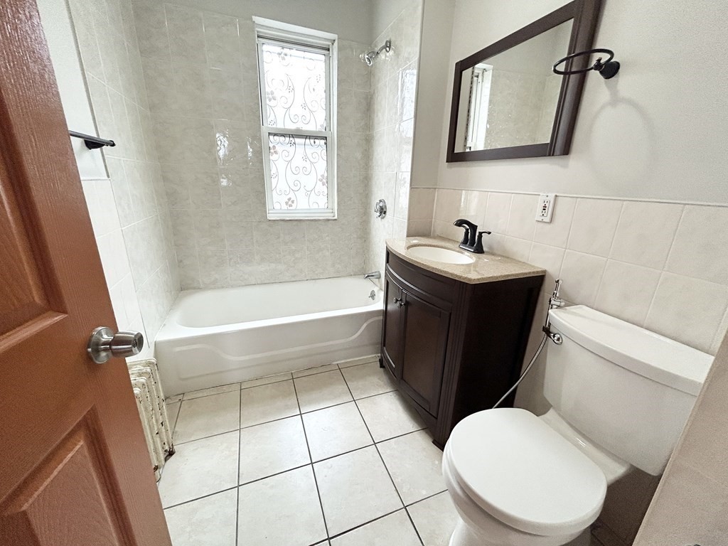 18 Eastman St, Boston