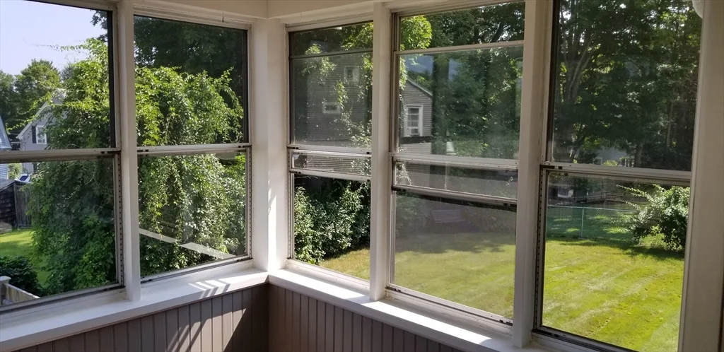 302 Pleasant St, North Andover