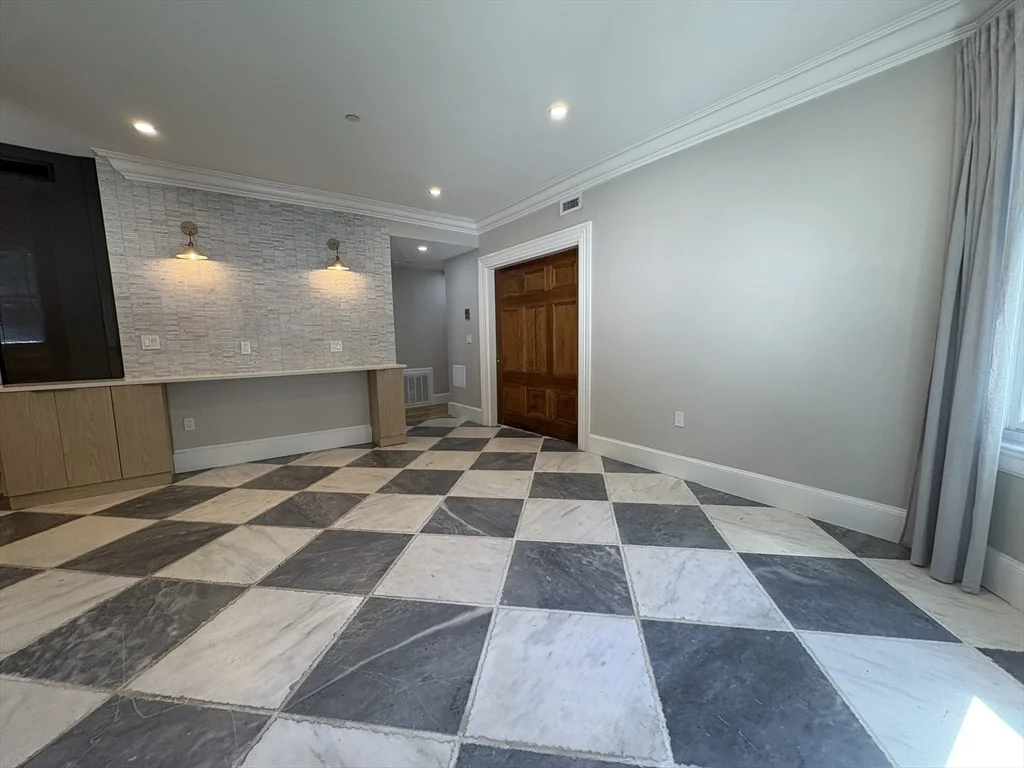 15 Lanark Rd, Brookline