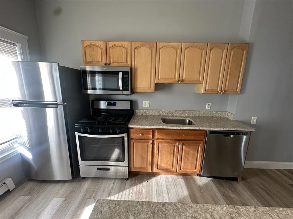 118 Gladstone St, East Boston