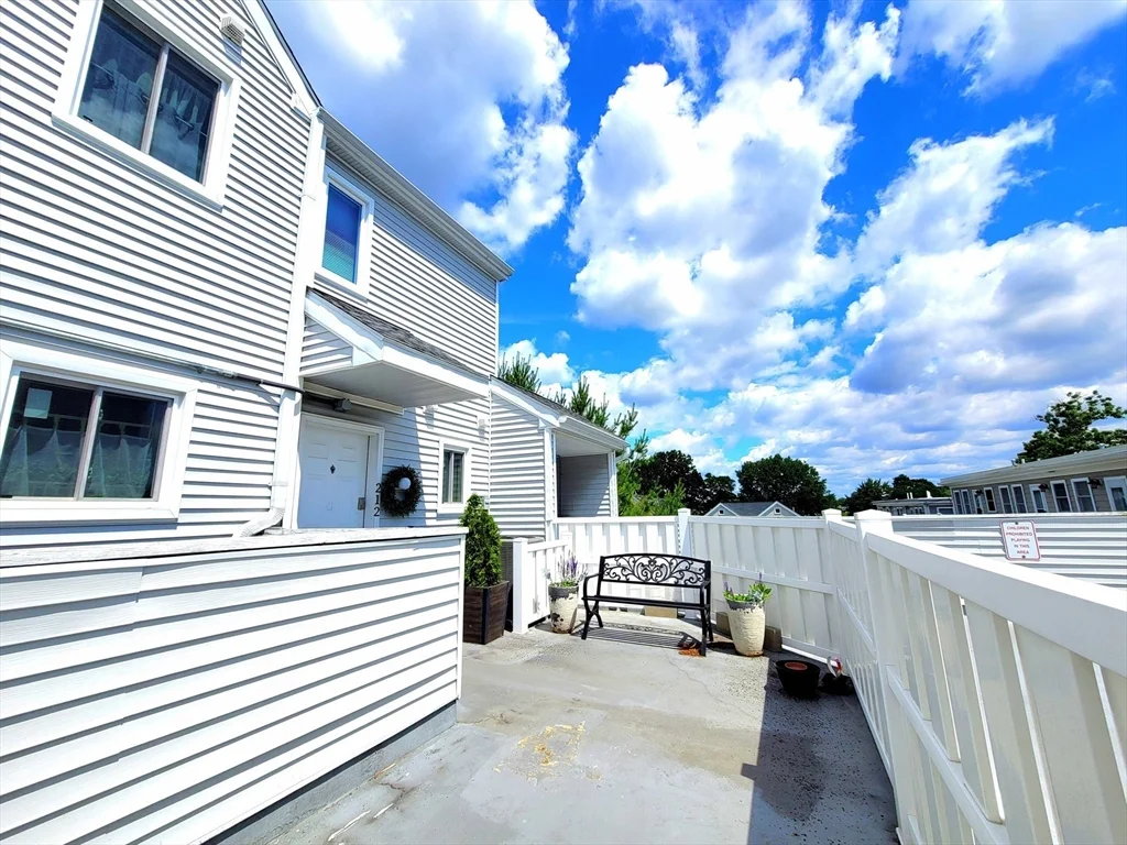 391 Hyde Park Ave, Jamaica Plain