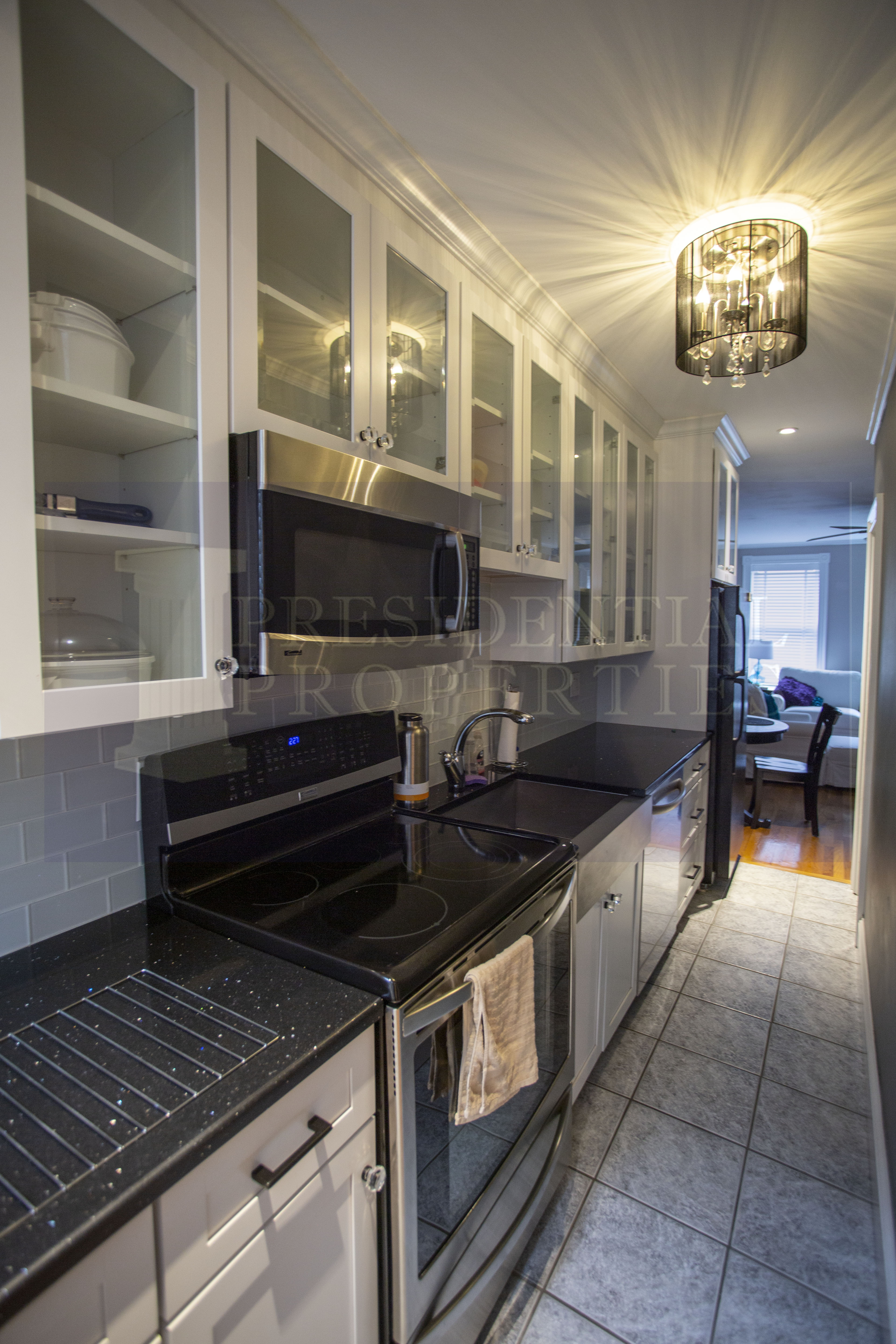 2 bed, 1.5 bath apartment for rent at 27 Temple St Unit 3, Beacon Hill — photo 3 of 12