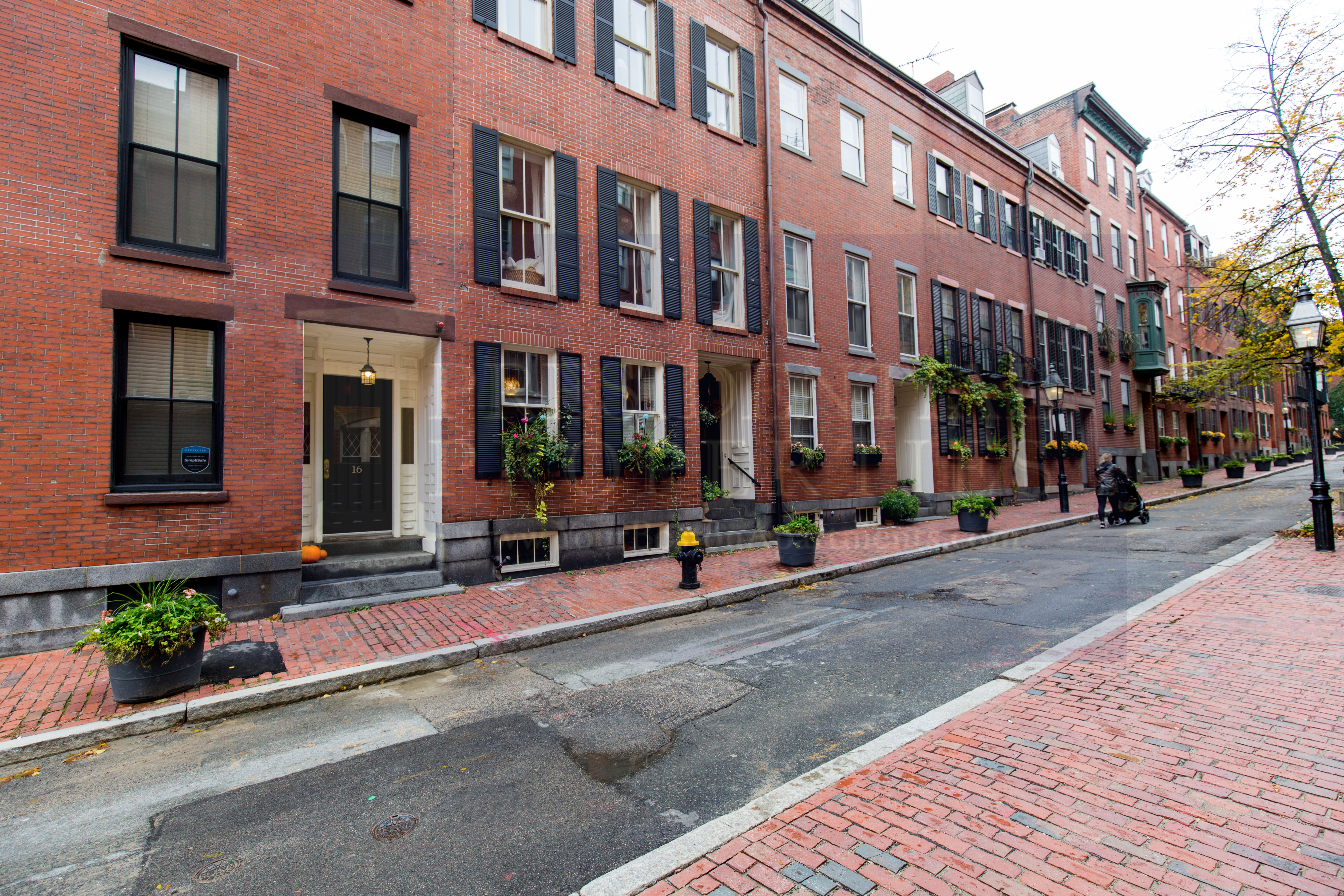 2 bed, 1.5 bath apartment for rent at 27 Temple St Unit 3, Beacon Hill — photo 9 of 12