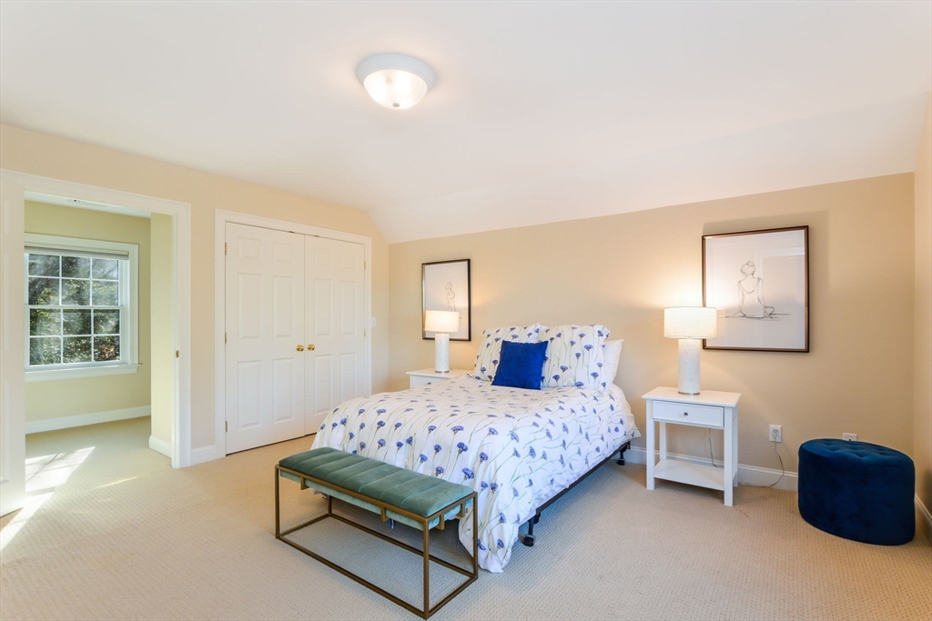 1 Puddingstone Ln, Acoaxet