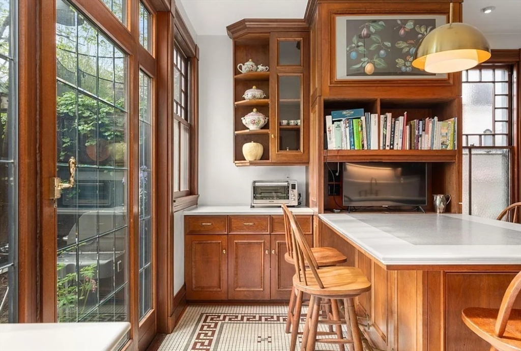 44 High St, Brookline Village