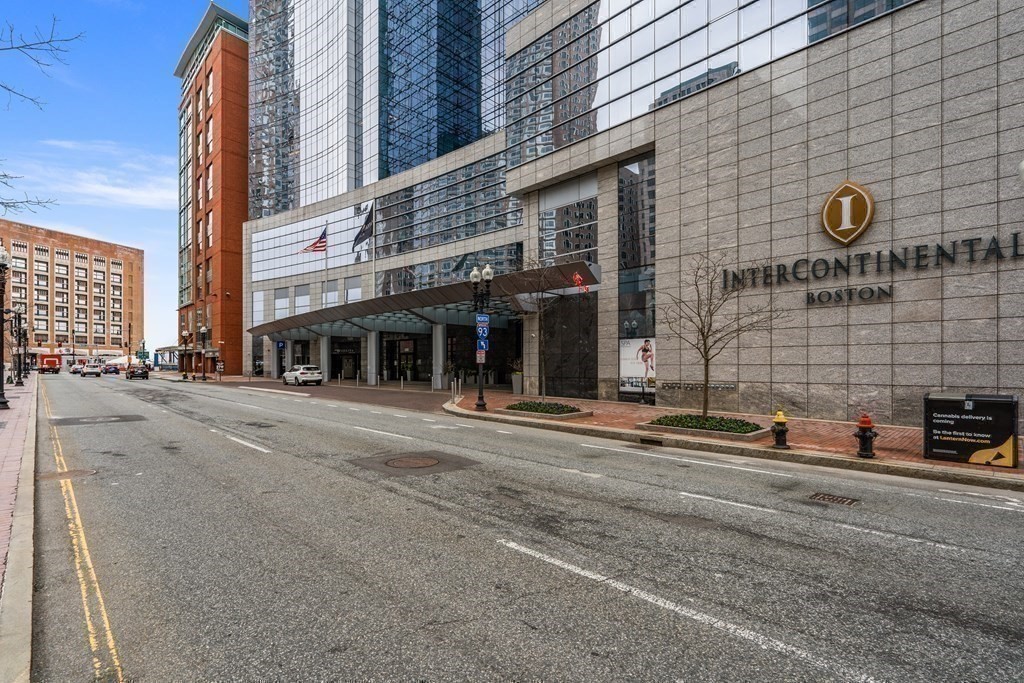 500 Atlantic Ave, Waterfront