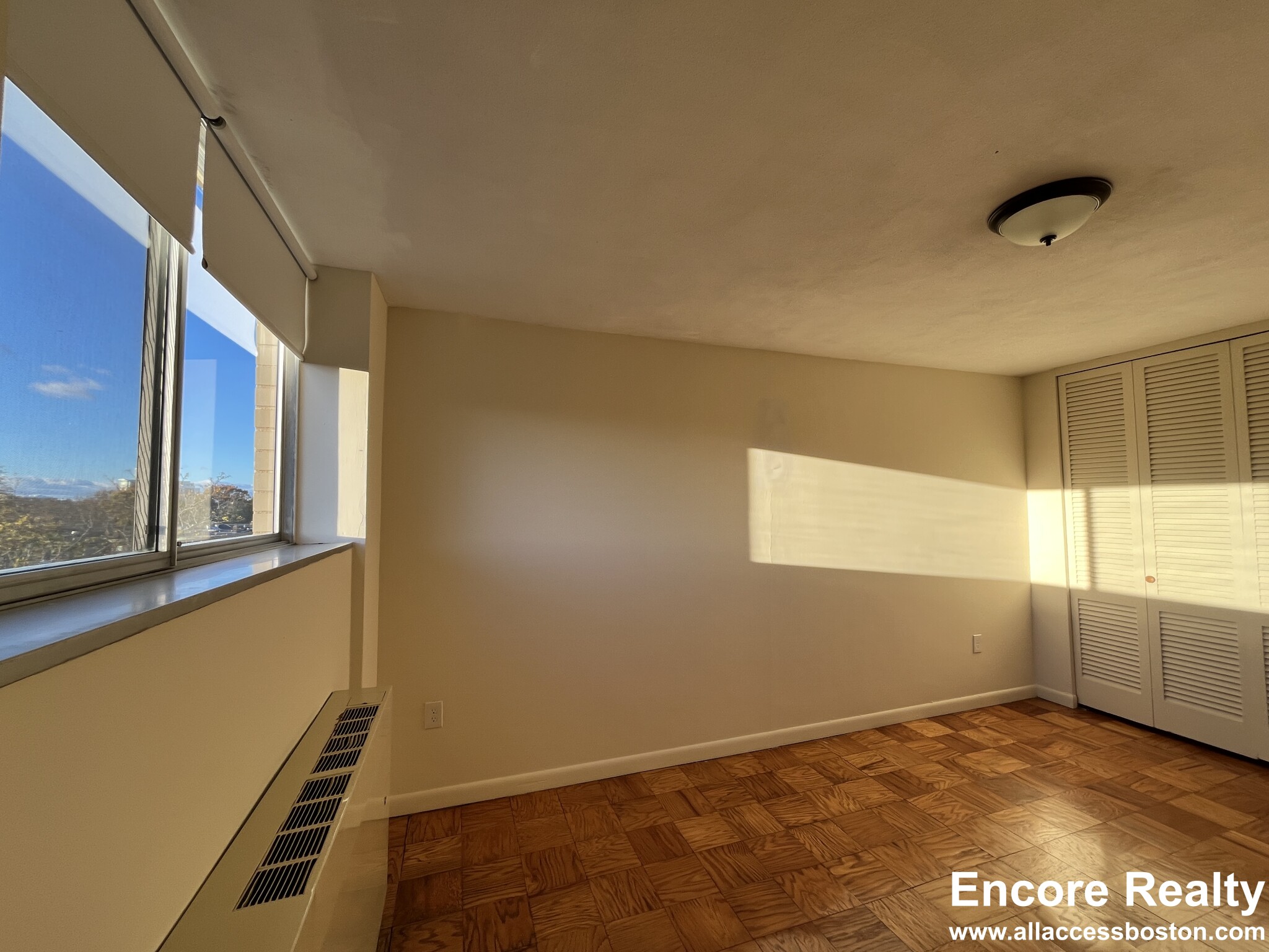 101 Monmouth St, Longwood