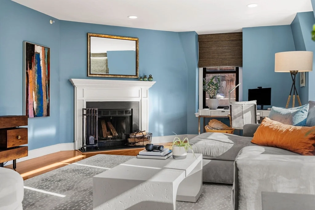 201 Newbury St, Back Bay