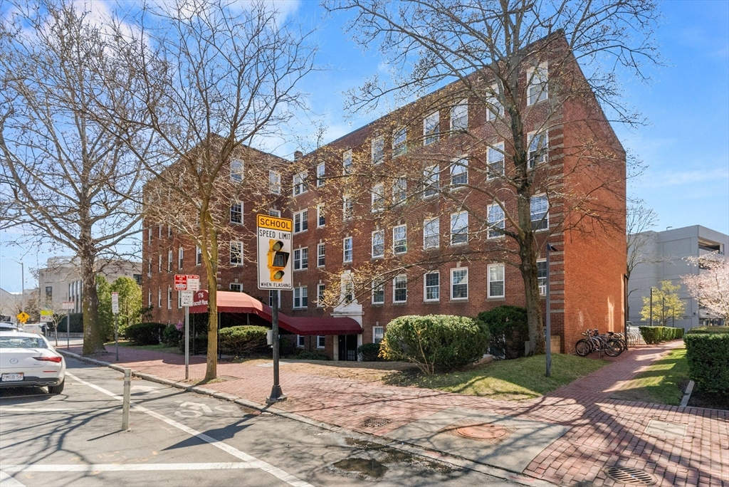 1716 Cambridge St, Mid-Cambridge