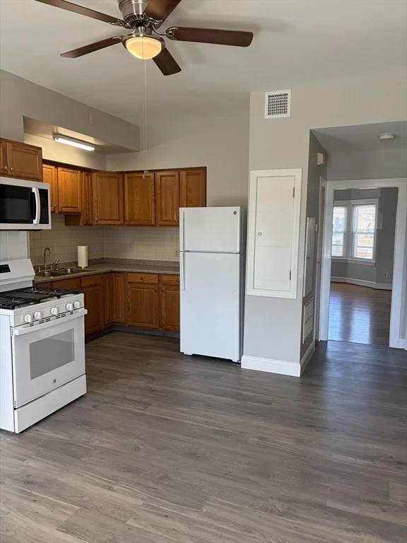 895 Bedford, Fall River