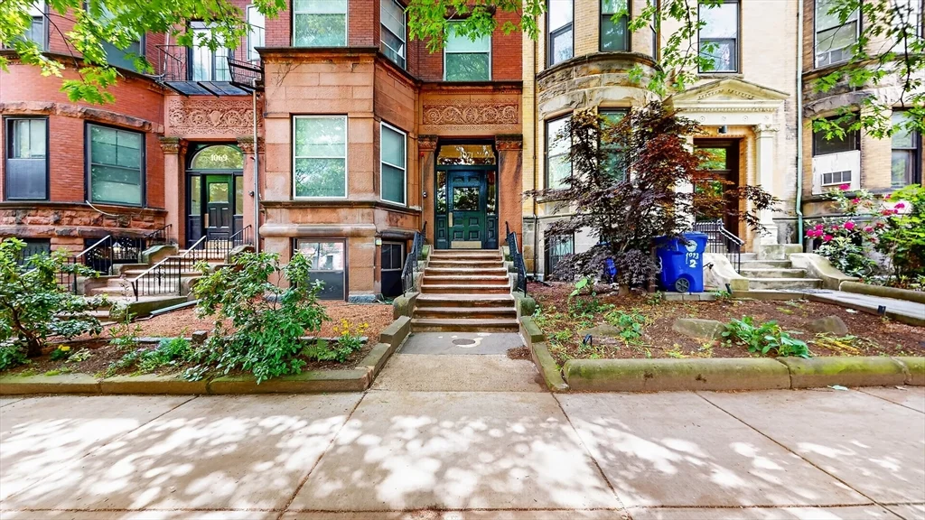 1071 Beacon St, Coolidge Corner