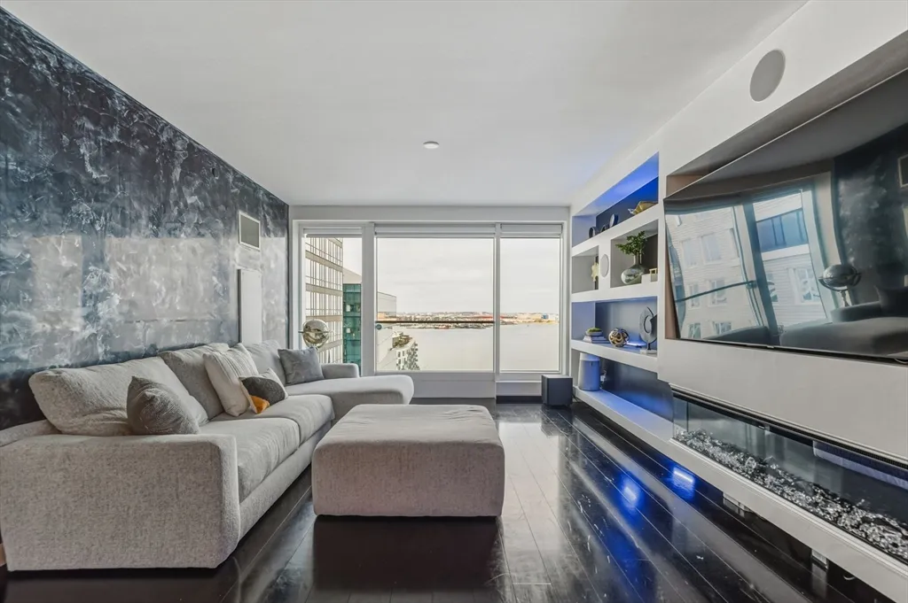 150 Seaport Blvd, Seaport District