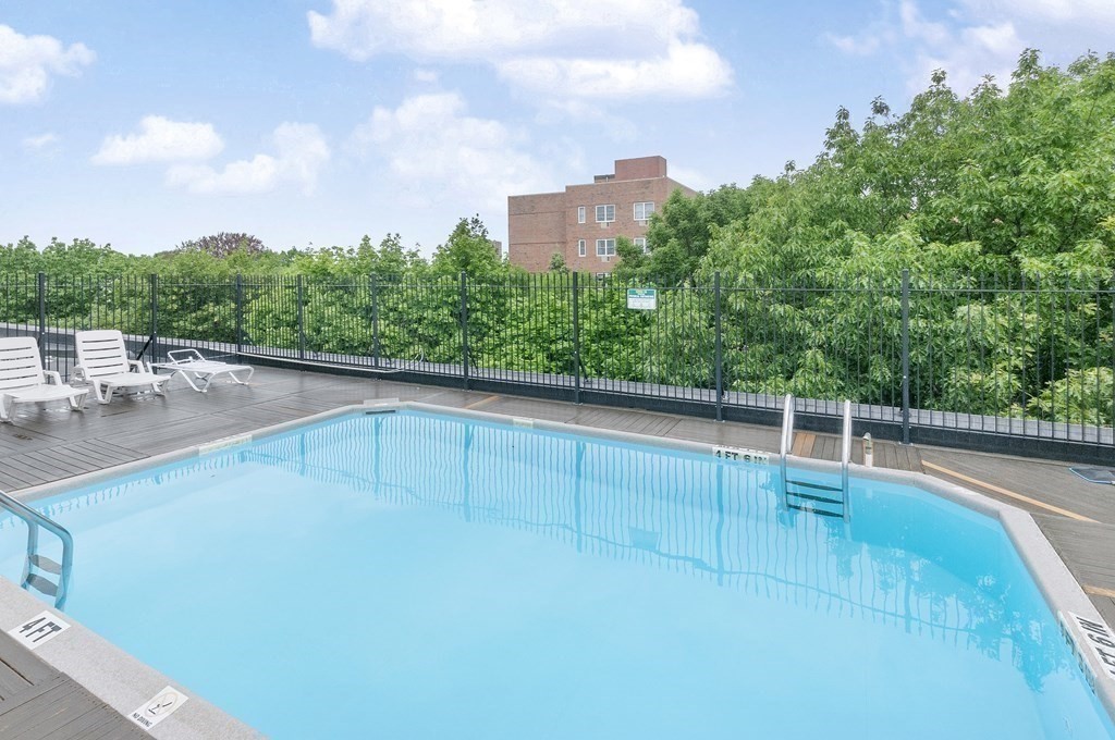 125 Pleasant St, Coolidge Corner