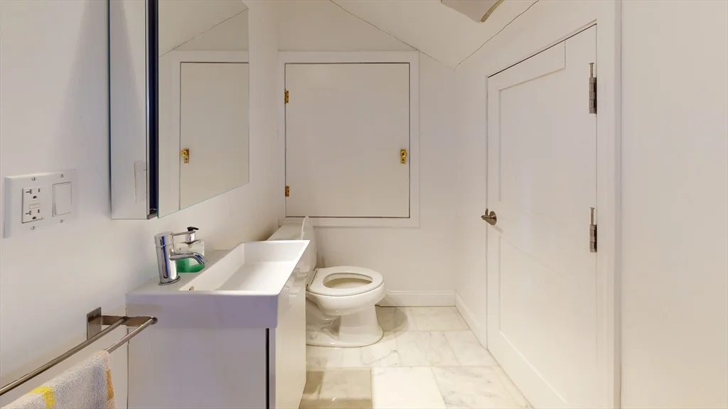 22-24 Broadlawn Park, Chestnut Hill