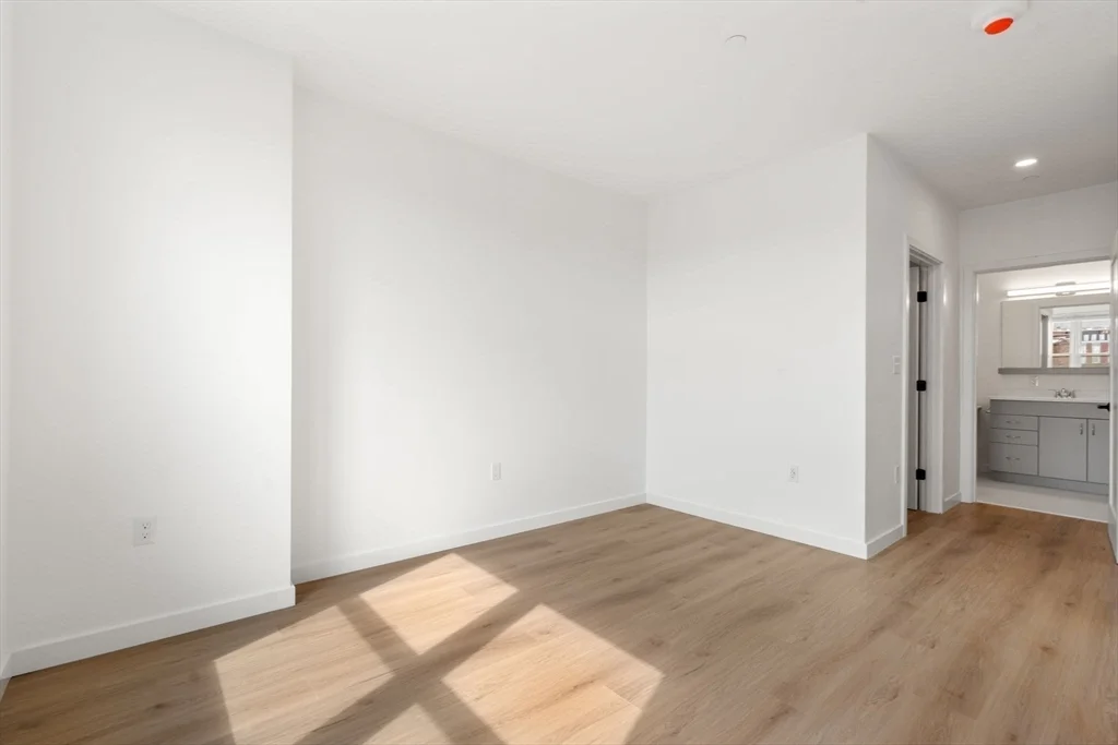 40 Centre St, North Brookline