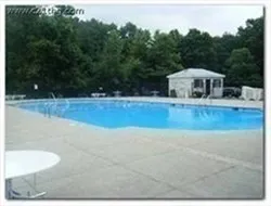 31 Lake Shore Ct, Brighton