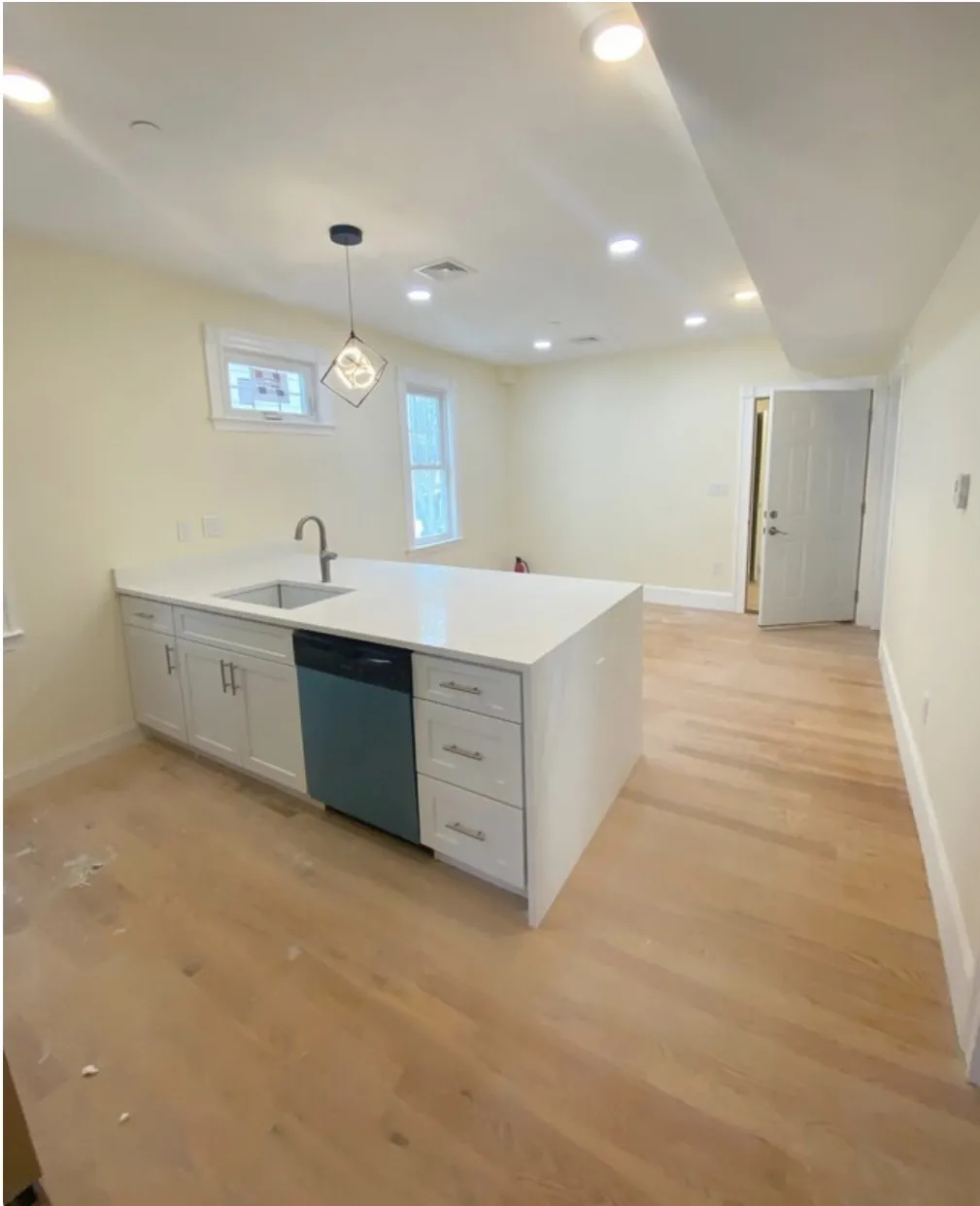 32 Putnam Ave, Riverside