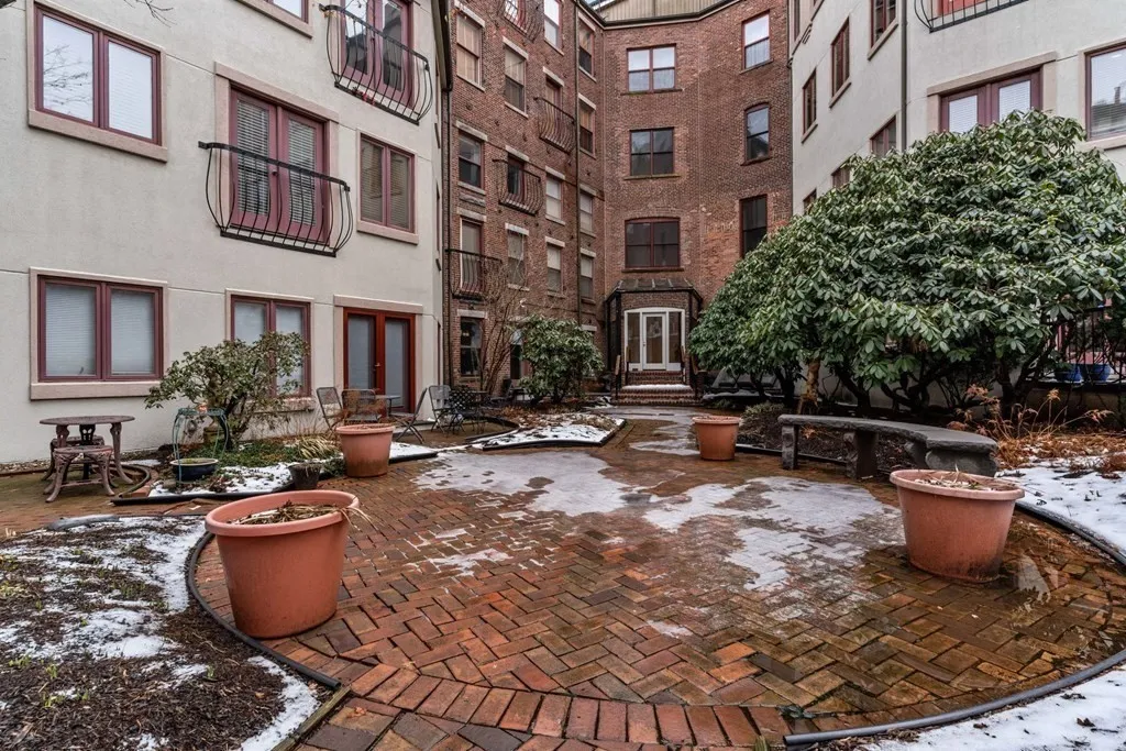 100 Fulton St, North End