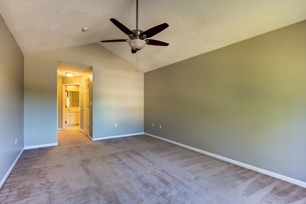 28 Ptarmigan Dr, Shrewsbury