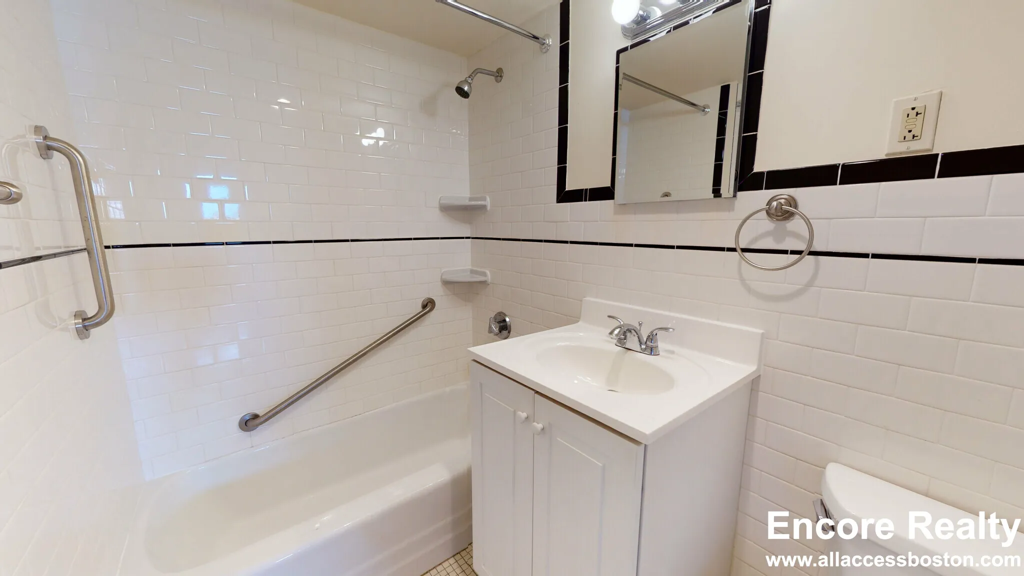 101 Monmouth St, Longwood