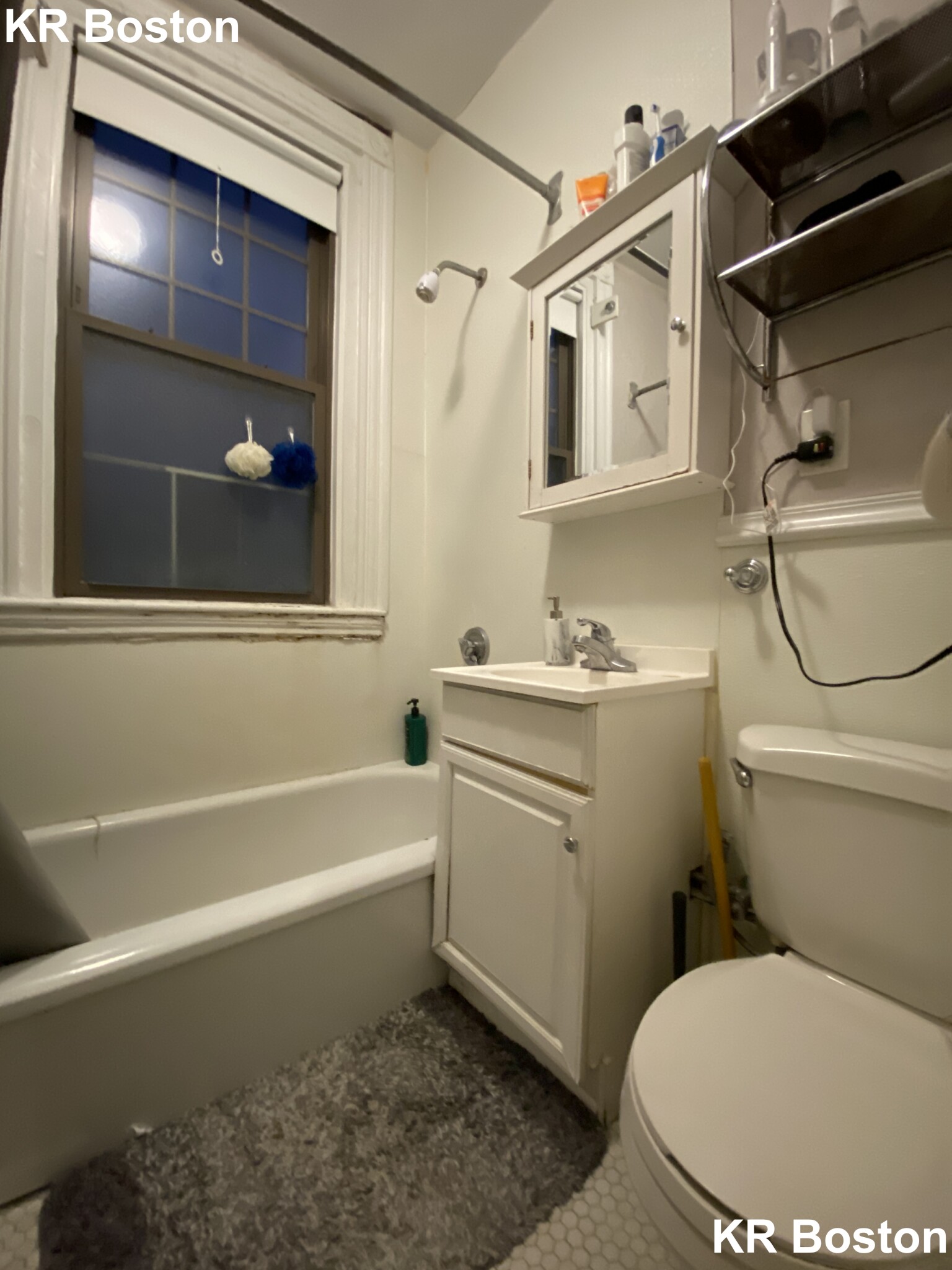 2.5 bed, 1 bath apartment for rent at 73 Longwood Ave Unit 2F, Longwood — photo 3 of 3