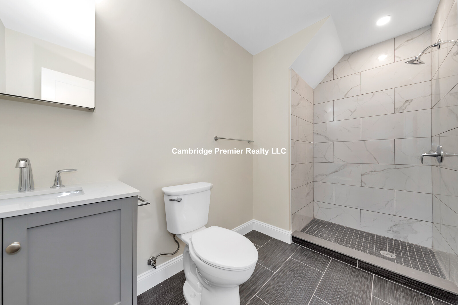 6 bed, 4+ bath apartment for rent at 73 Lexington St Unit 2, Waltham — photo 3 of 29