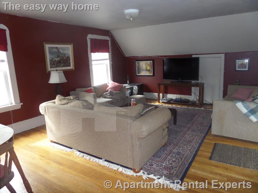 22 Highland Rd, Davis Square