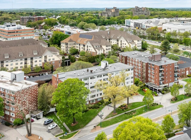 2 Hammond Pond Pkwa, Chestnut Hill