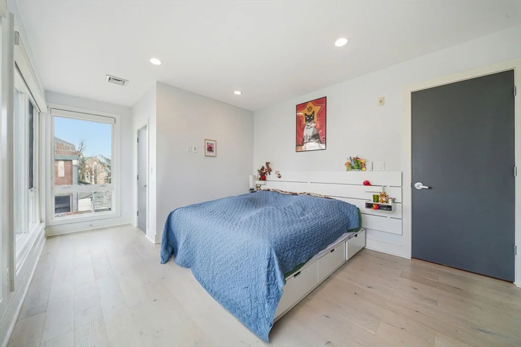 533 Cambridge St, Allston